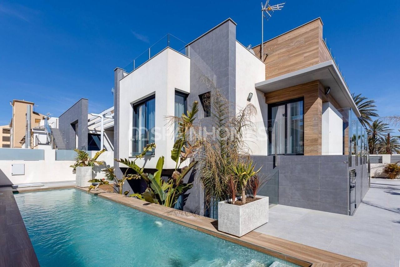 Villa in Torrevieja, Spain, 150 m² - picture 1