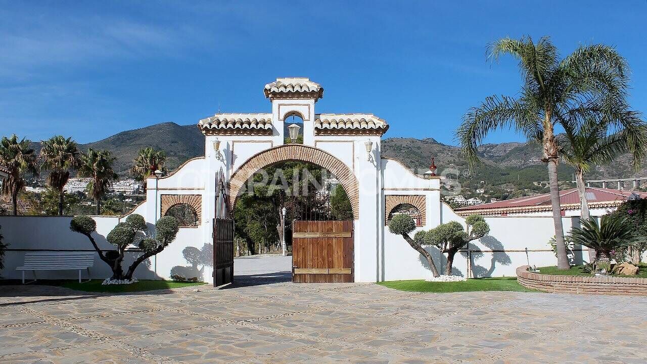 Hotel in Benalmadena, Spanien, 11 000 m² - Foto 1