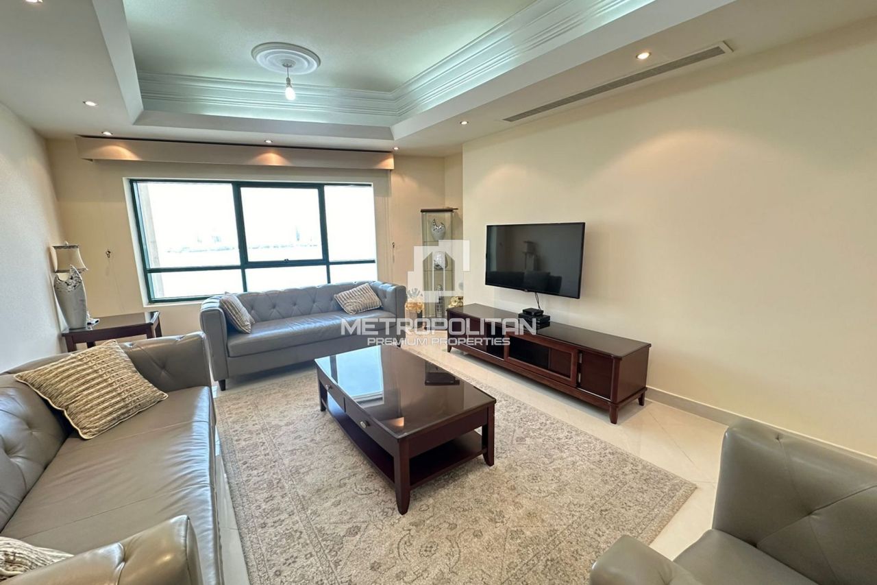 Apartment in Sharjah, UAE, 175 m² - picture 1