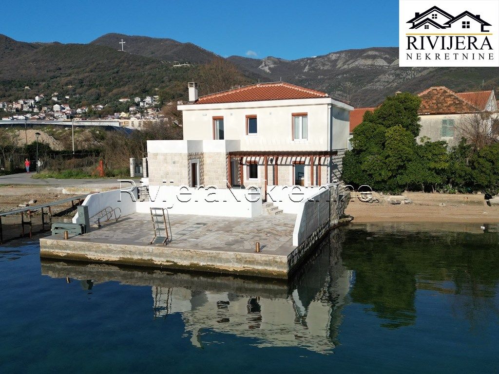 Haus in Herceg-Novi, Montenegro, 110 m² - Foto 1