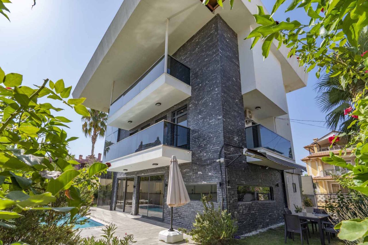 Villa in Alanya, Turkey, 350 m² - picture 1