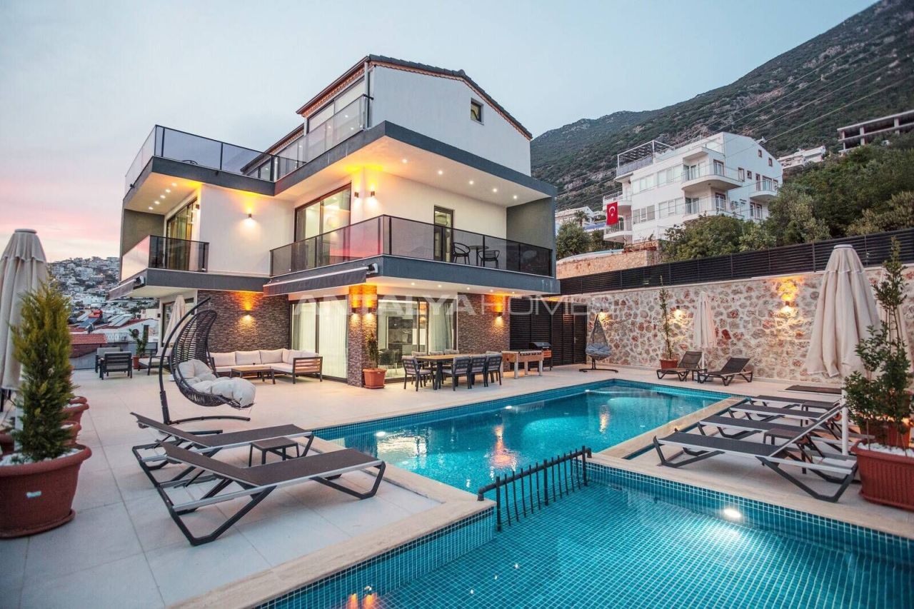 Villa en Kalkan, Turquia, 300 m² - imagen 1