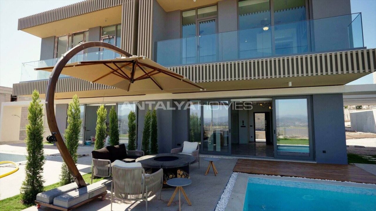 Villa à Milas, Turquie, 127 m² - image 1