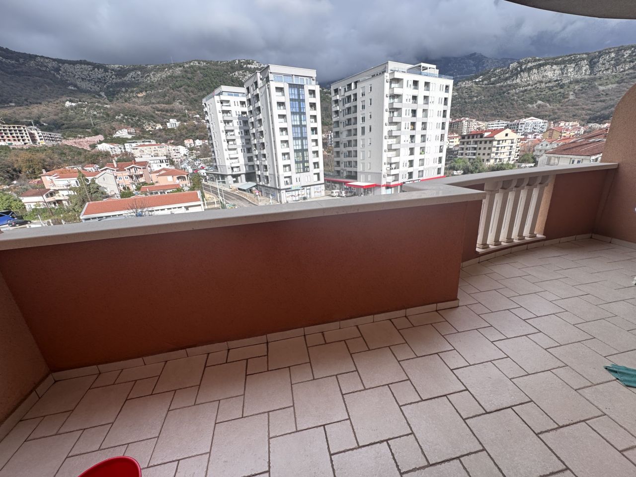 Piso en Budva, Montenegro, 64 m² - imagen 1