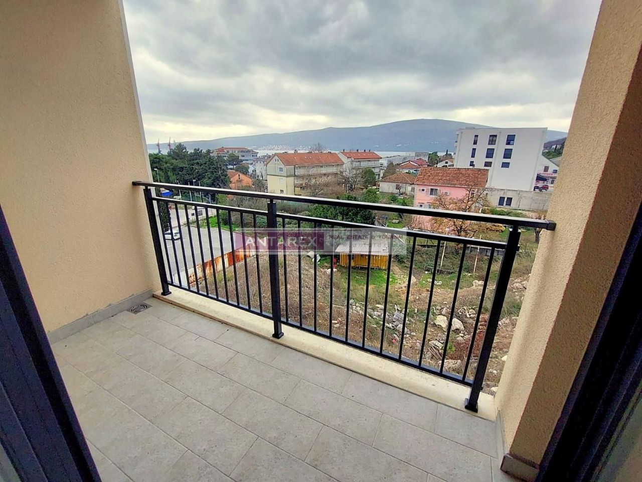 Appartement à Bijela, Monténégro, 36 m² - image 1