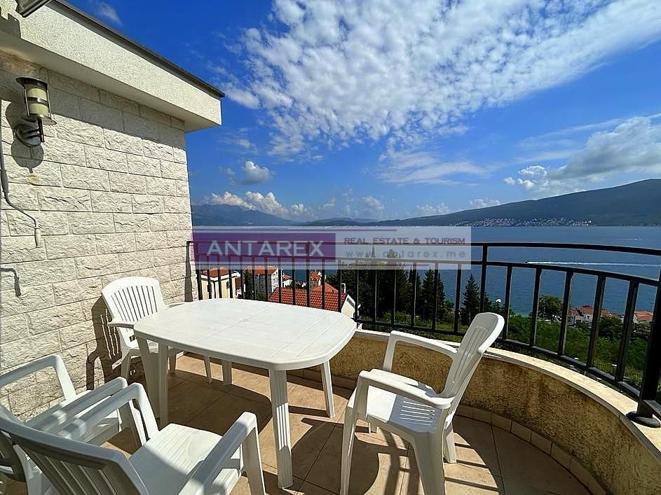 Apartment in Bijela, Montenegro, 65 m² - picture 1