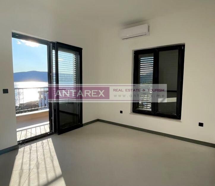 Apartment in Kumbor, Montenegro, 22 m² - picture 3