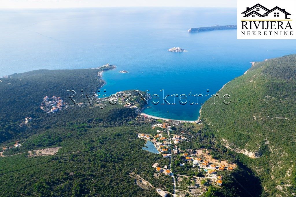 Terreno en Herceg-Novi, Montenegro, 2 090 m² - imagen 1