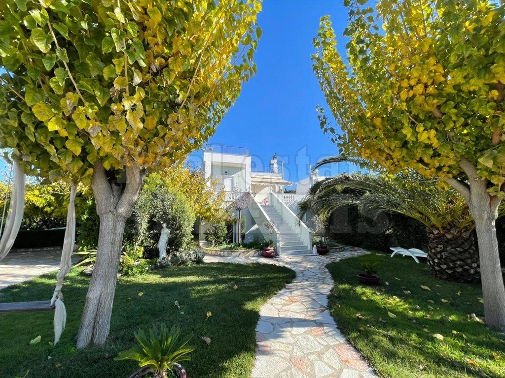 Casa en Loutraki, Grecia, 200 m² - imagen 1