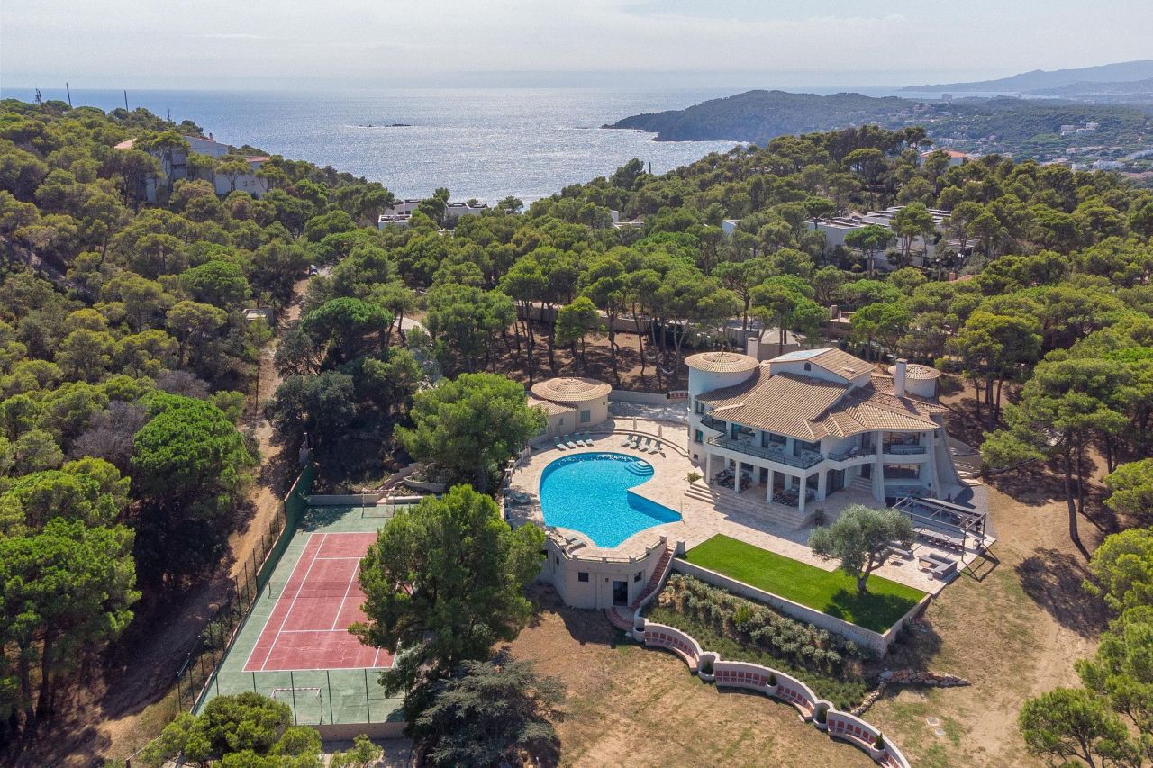 Villa in Llafranc, Spain, 855 m² - picture 1