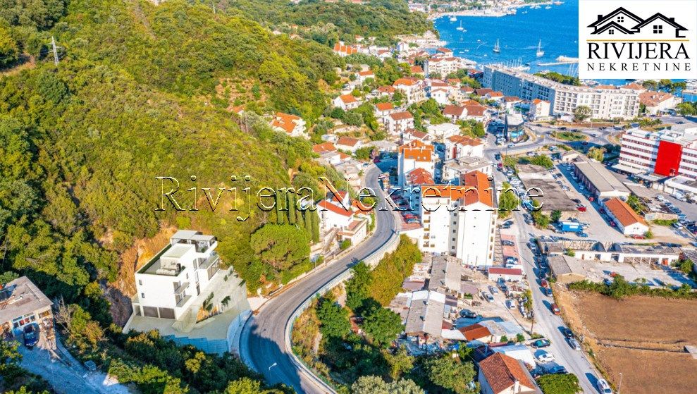 Villa in Herceg-Novi, Montenegro, 600 m² - Foto 1