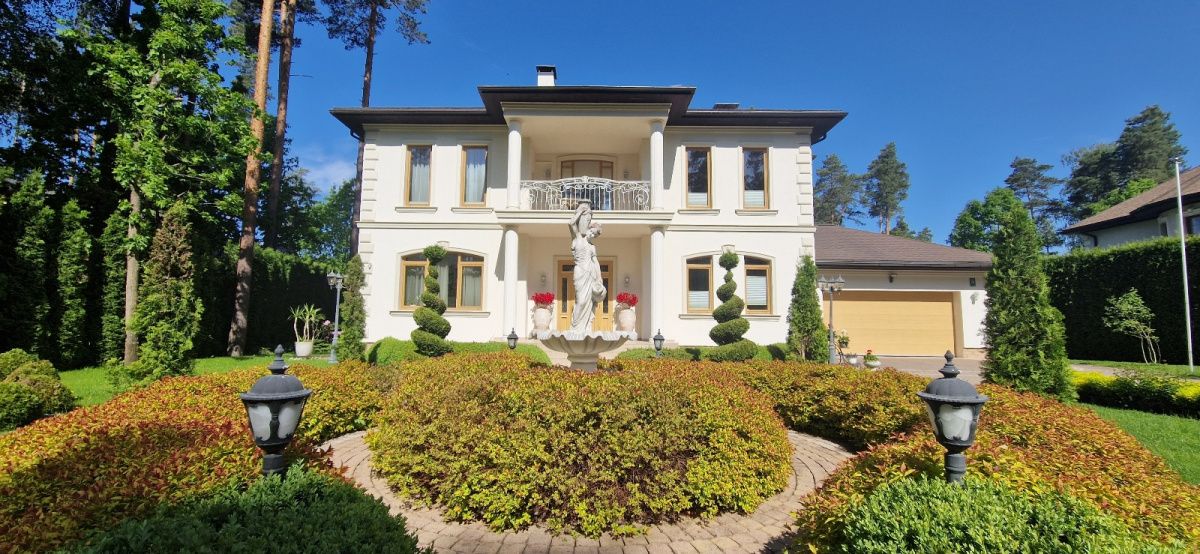 Casa en Distrito de Riga, Letonia, 320 m² - imagen 1