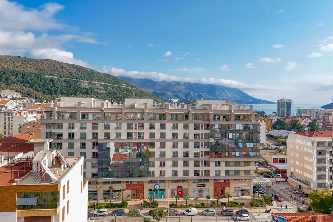 Apartment in Budva, Montenegro, 90 m² - picture 1