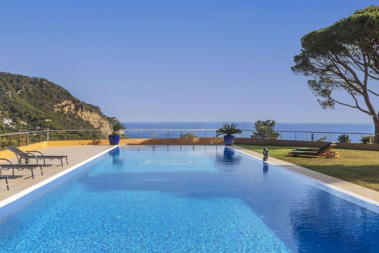 Villa in Begur, Spanien, 1 338 m² - Foto 1