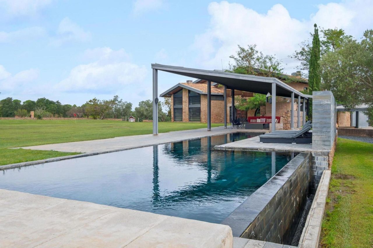 Villa in Costa Brava, Spanien, 1 008 m² - Foto 1
