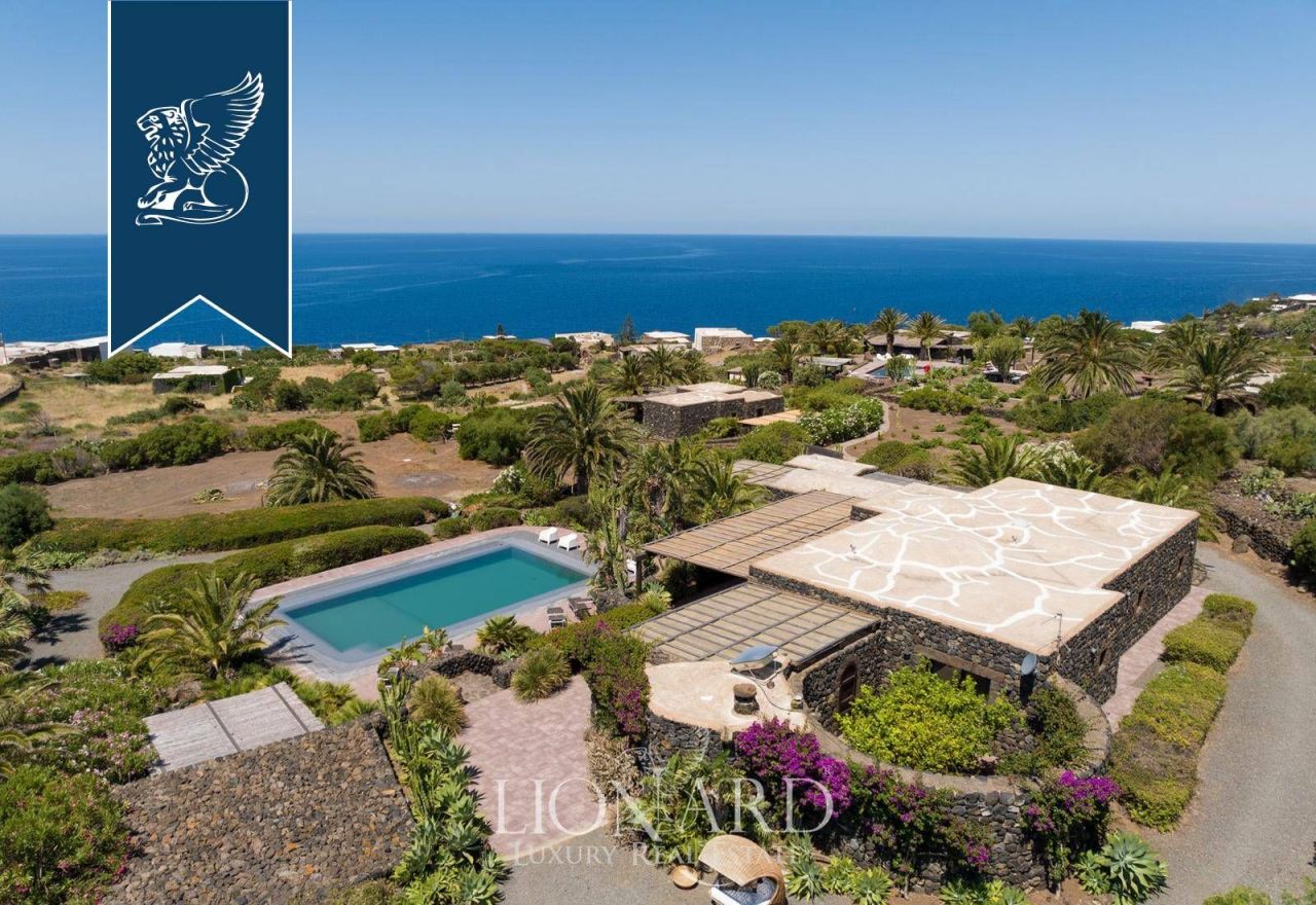 Villa on Pantelleria, Italy, 720 m² - picture 1