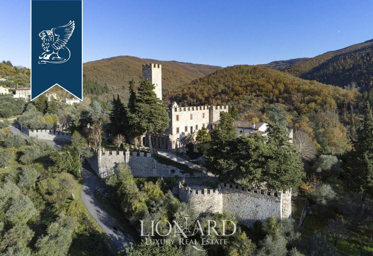 Castillo en Florencia, Italia, 2 700 m² - imagen 1