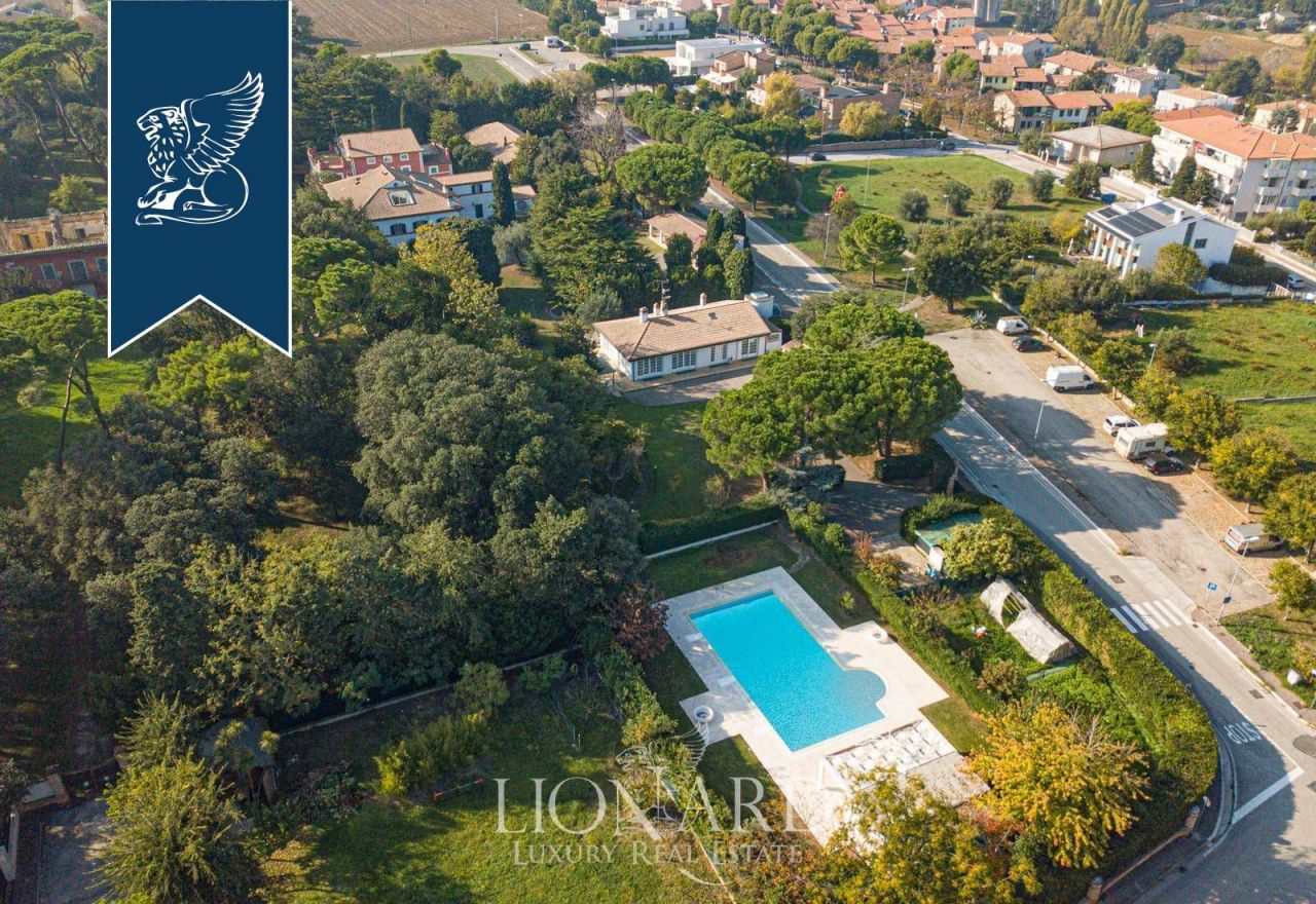 Villa en Civitanova Marche, Italia, 1 025 m² - imagen 1