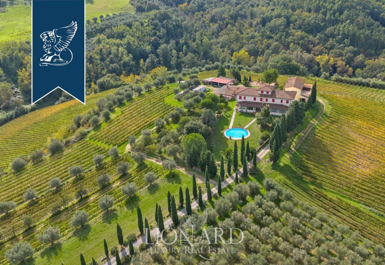 Villa à Florence, Italie, 1 500 m² - image 1