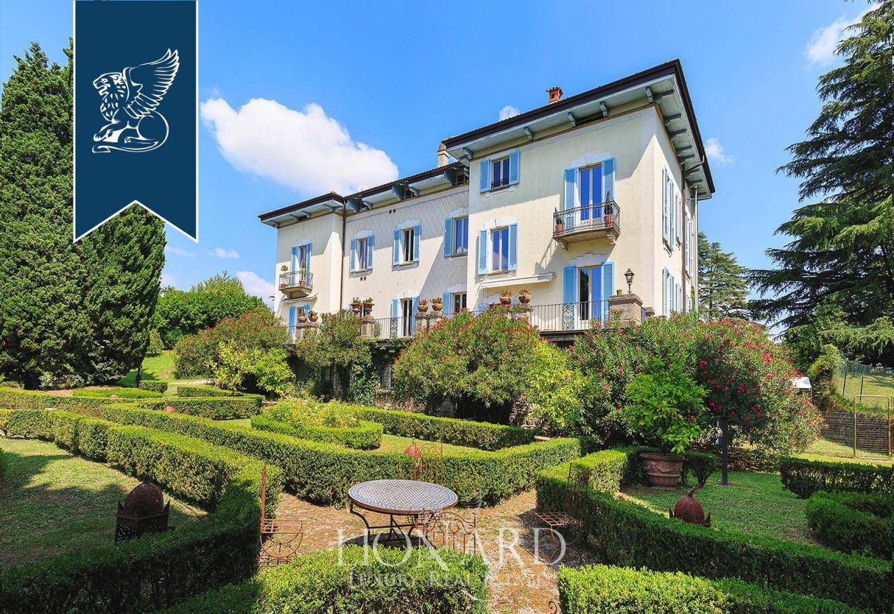 Villa à Como, Italie, 1 100 m² - image 1