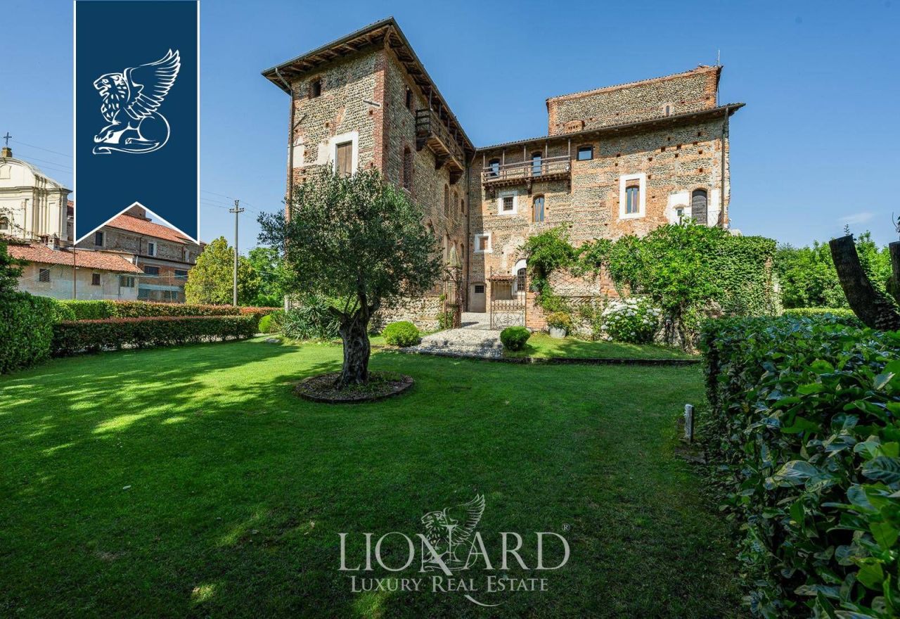 Castillo en Biella, Italia, 1 100 m² - imagen 1