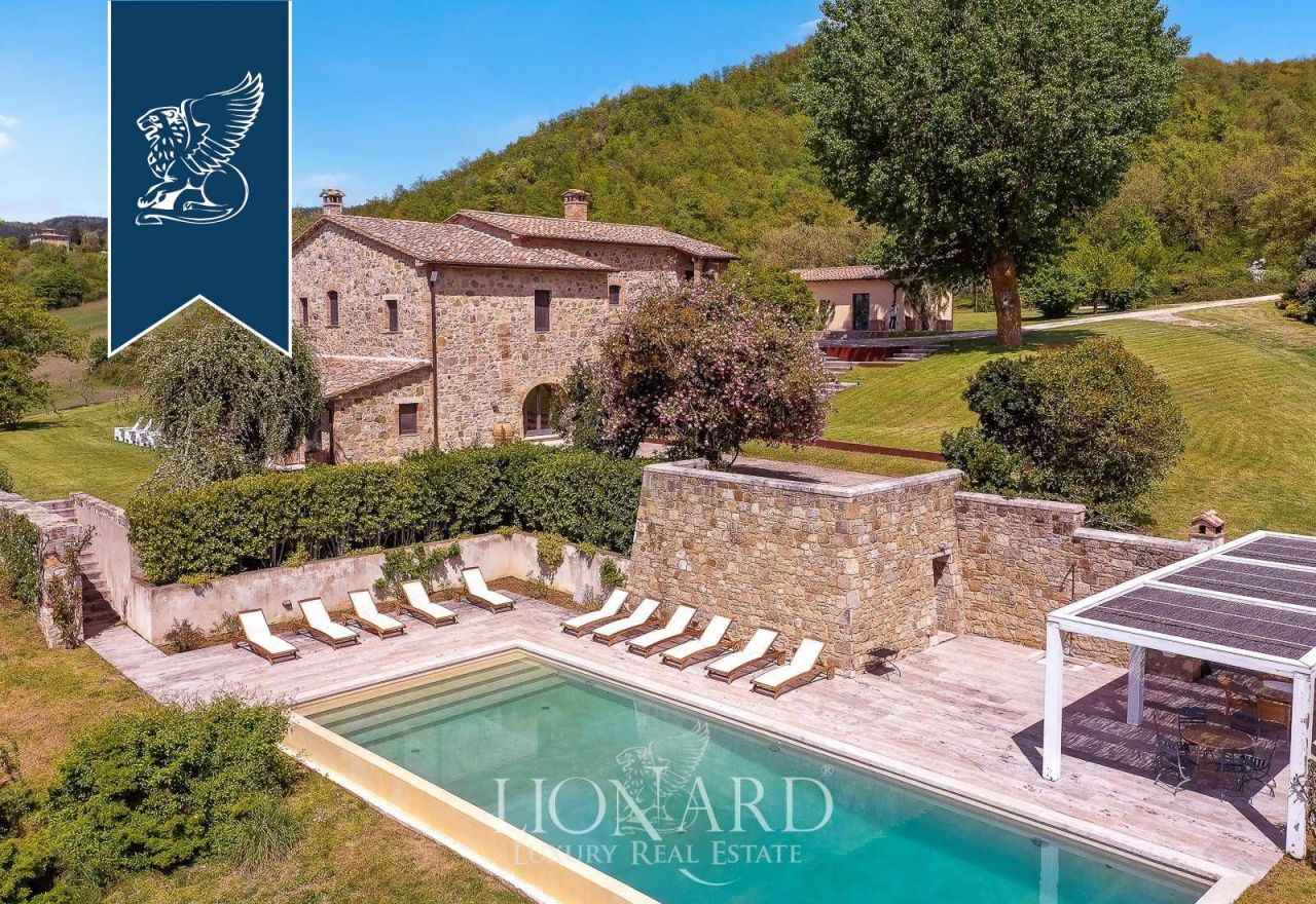 Villa in Sarteano, Italy, 640 m² - picture 1