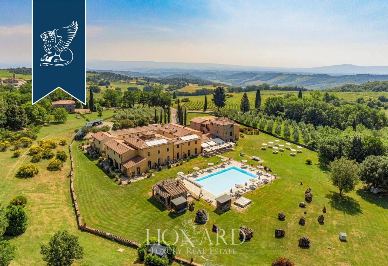 Hotel en San Gimignano, Italia, 3 000 m² - imagen 1