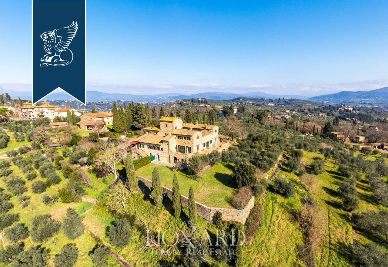 Villa à Florence, Italie, 650 m² - image 1