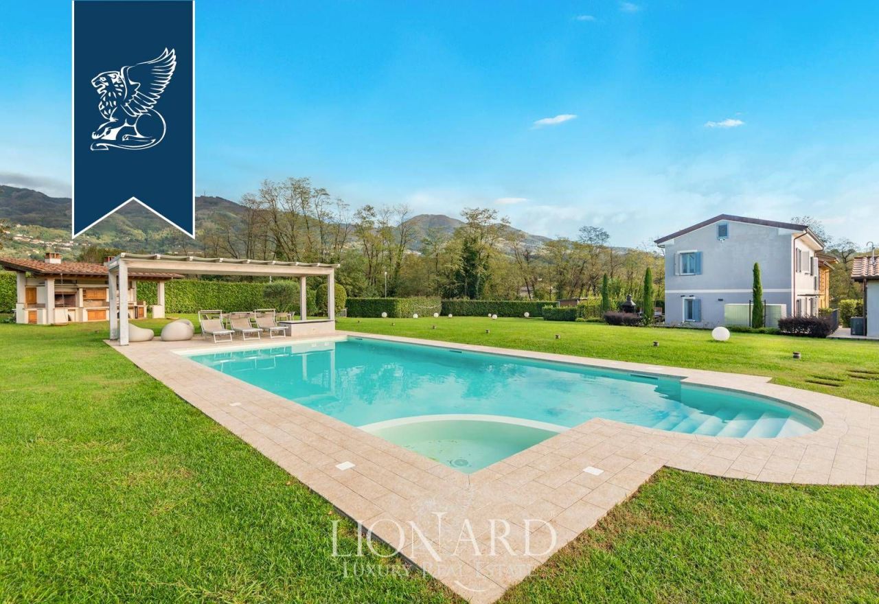 Villa à Capannori, Italie, 340 m² - image 1