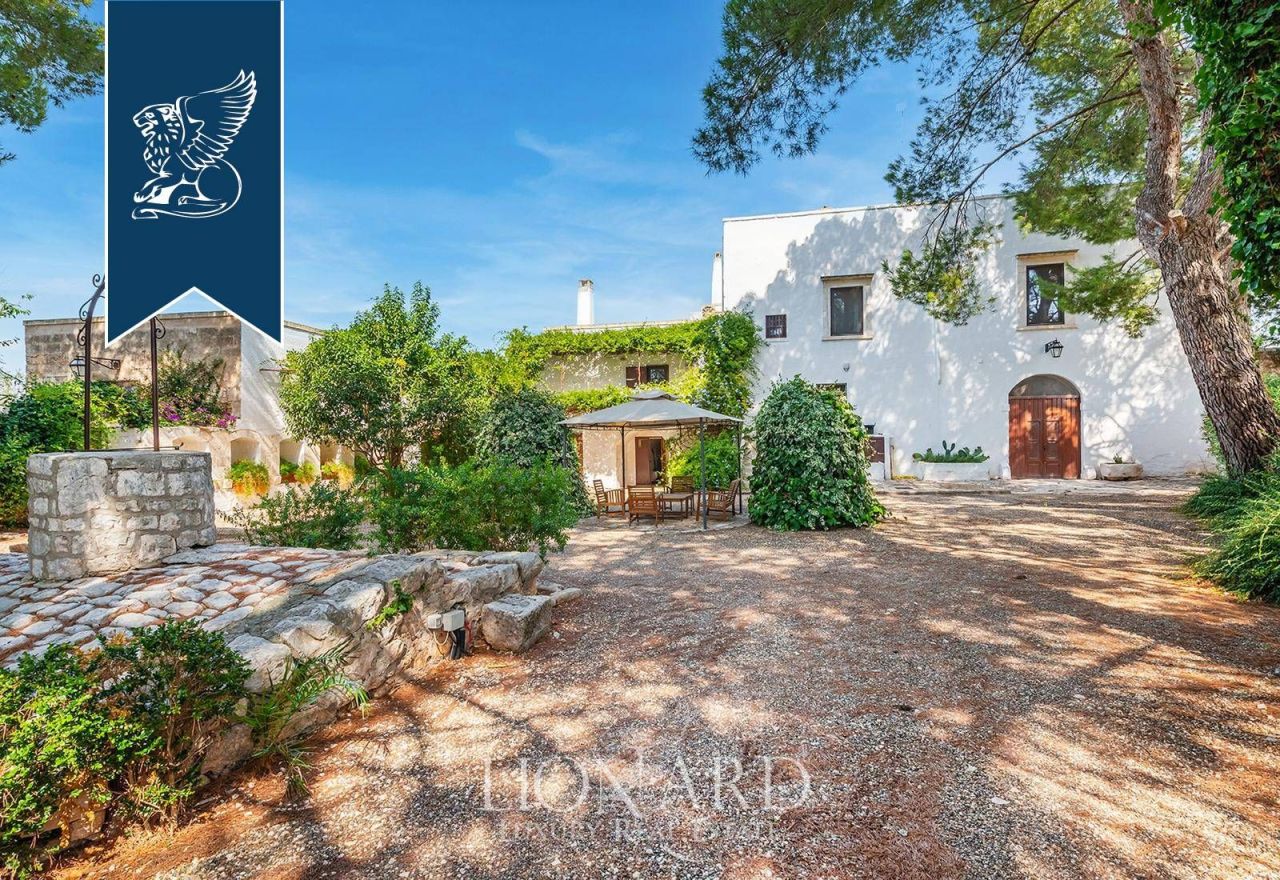 Ferme à Bari, Italie, 1 189 m² - image 1