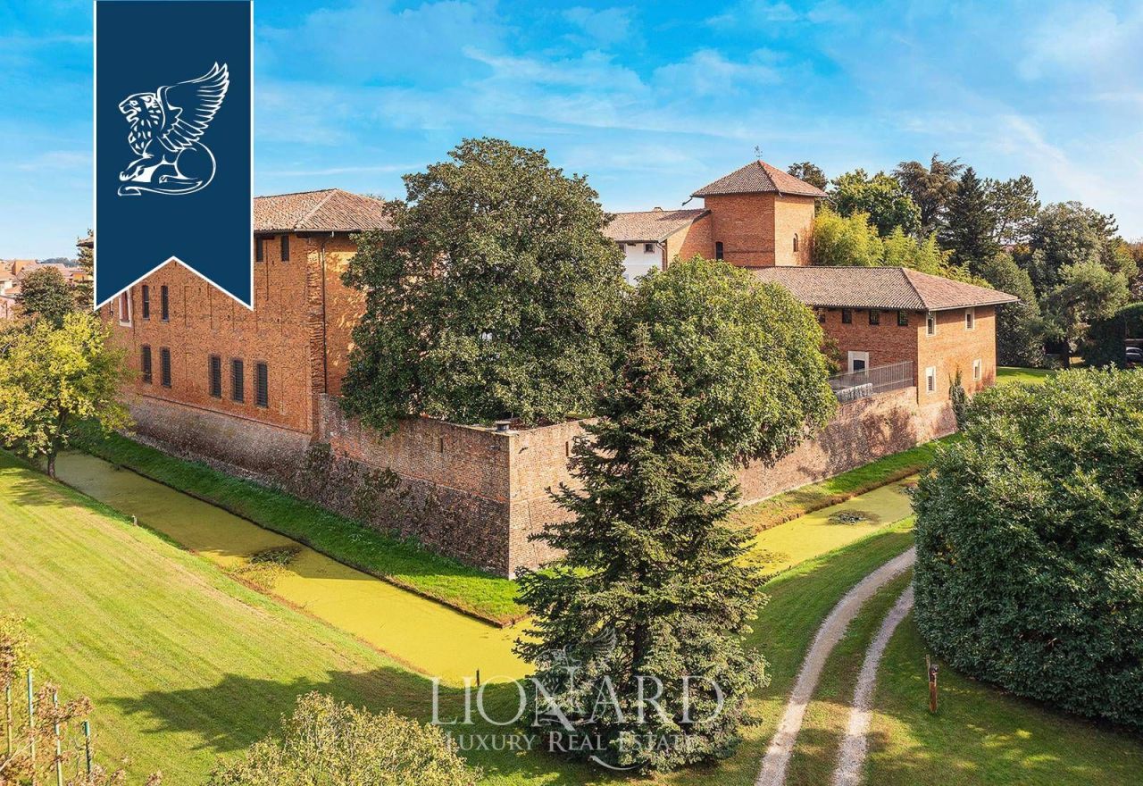 Castle in Pavia, Italy, 2 600 m² - picture 1