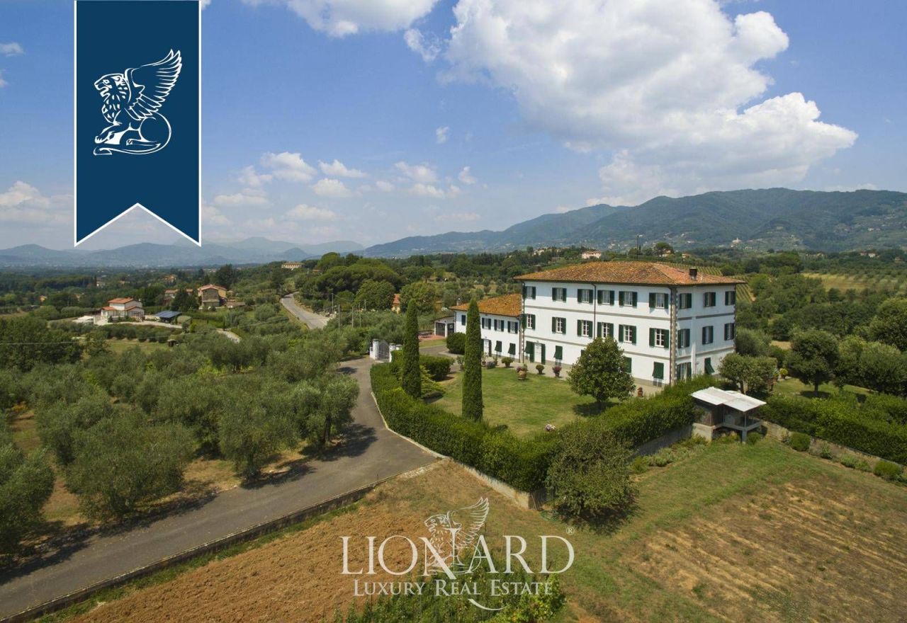 Villa in Capannori, Italy, 700 m² - picture 1