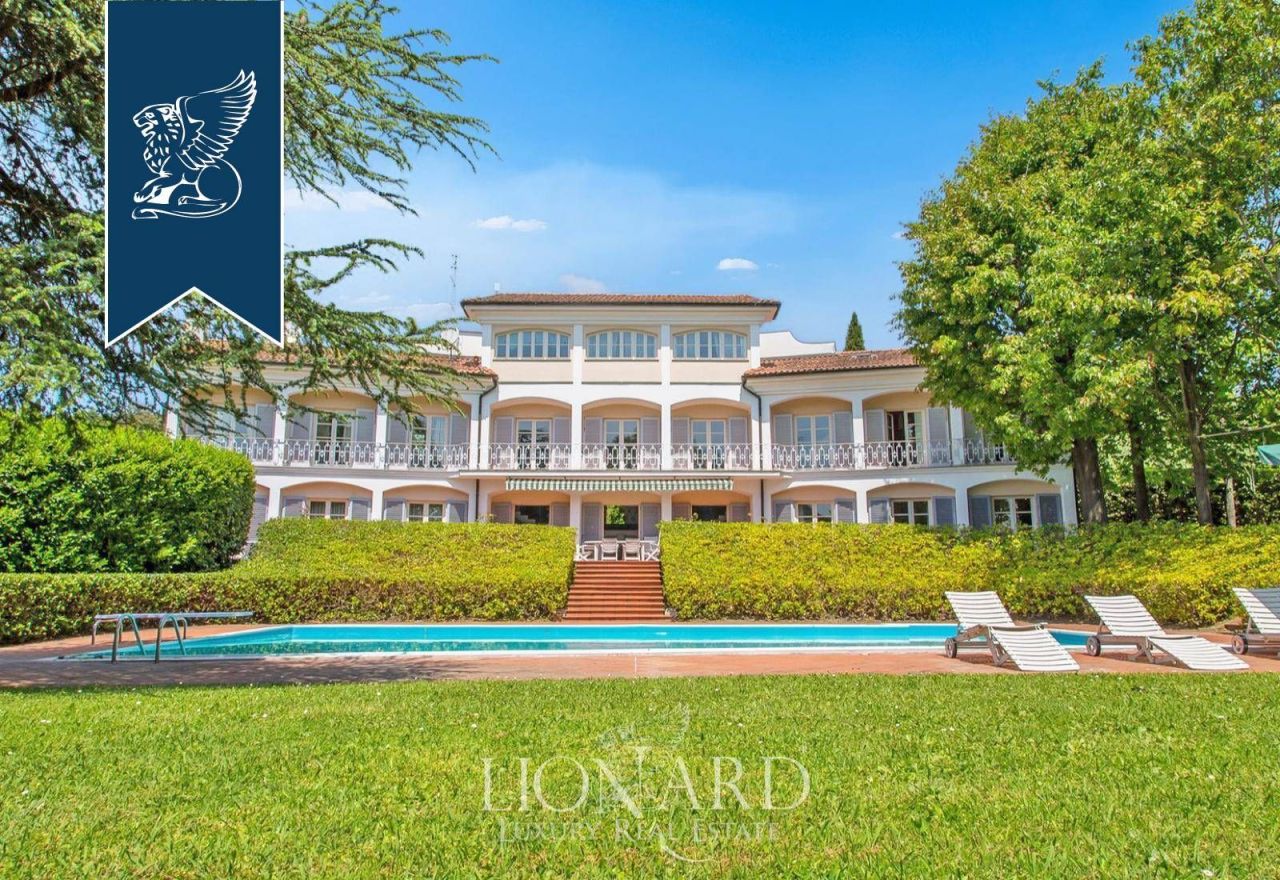 Villa à Lucques, Italie, 800 m² - image 1