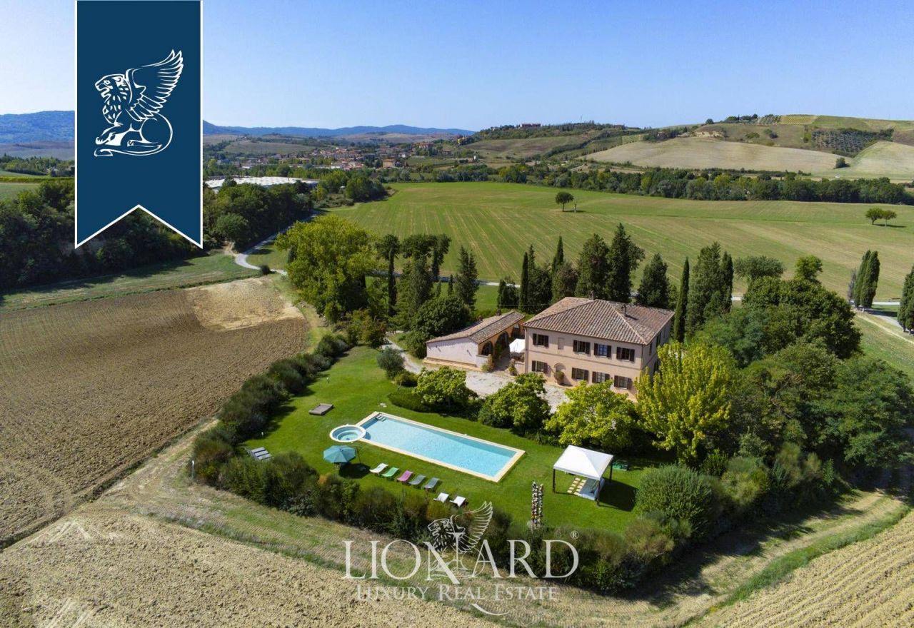 Villa in Montalcino, Italy, 750 m² - picture 1