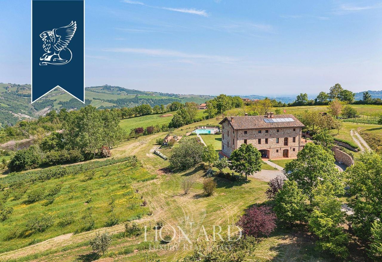 Villa à Modène, Italie, 900 m² - image 1