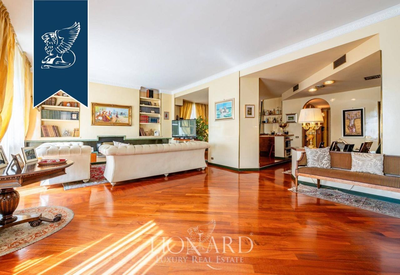 Apartamento en Milán, Italia, 400 m² - imagen 1