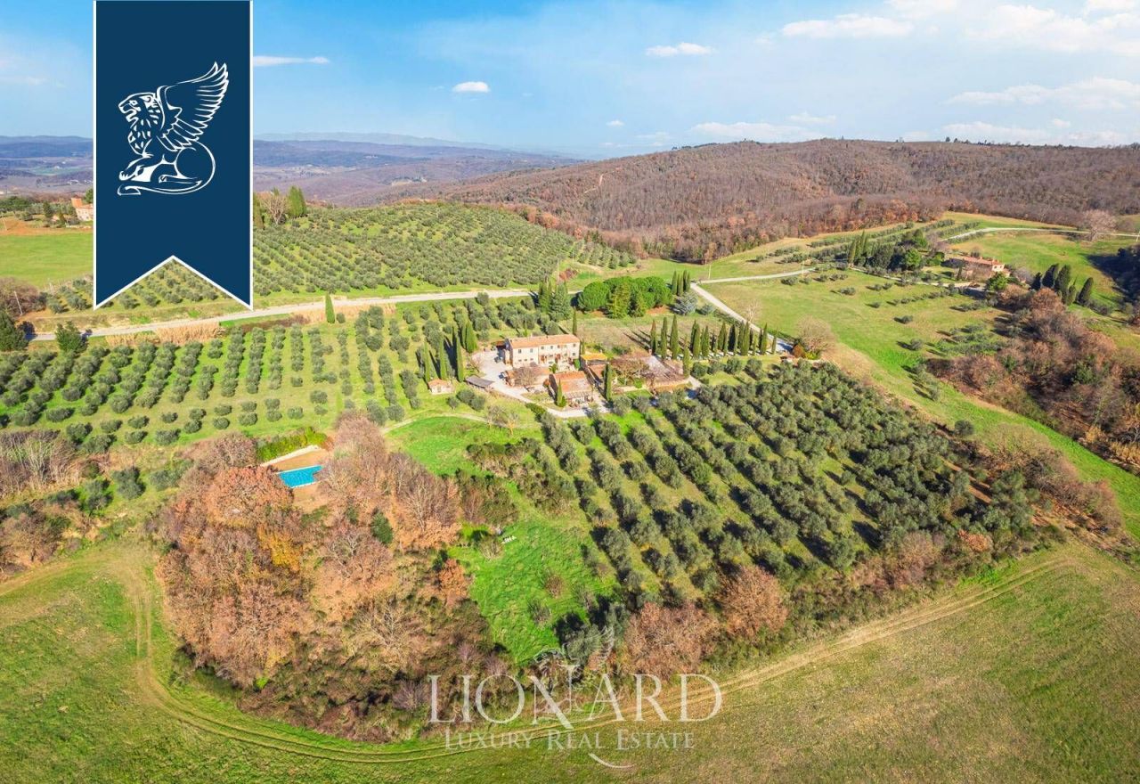 Granja en Siena, Italia, 780 m² - imagen 1