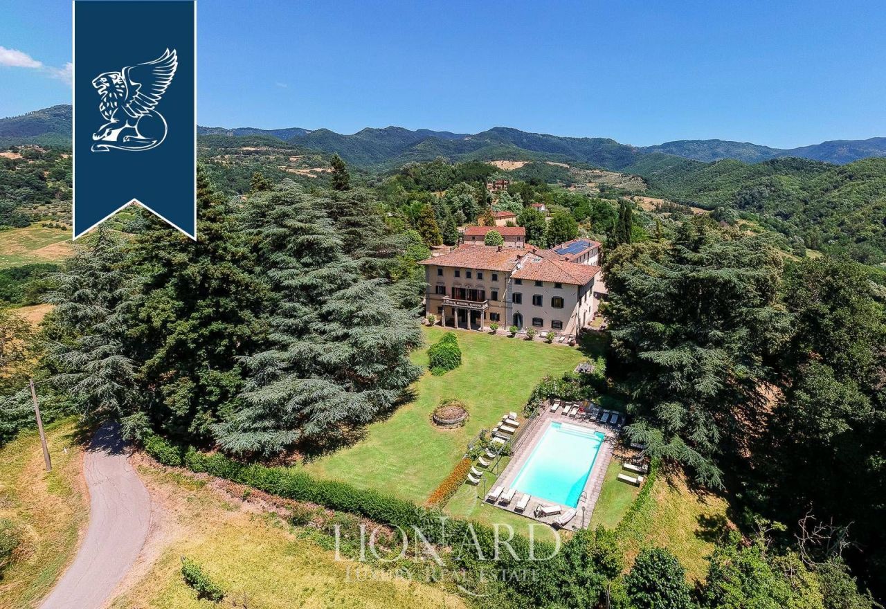 Villa en Vicchio, Italia, 3 700 m² - imagen 1