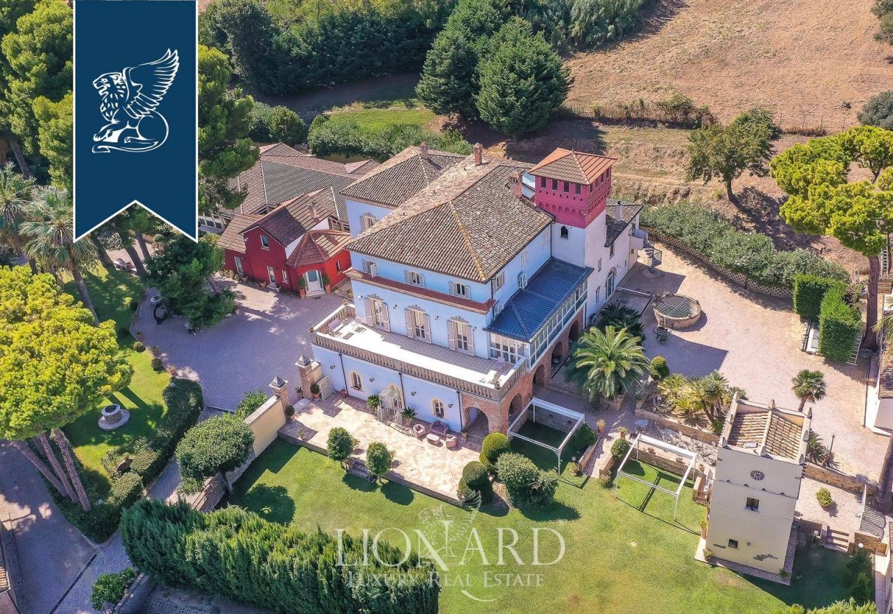 Villa in Silvi, Italy, 1 840 m² - picture 1