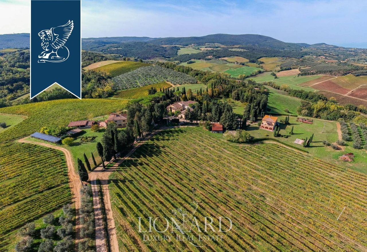 Granja en San Gimignano, Italia, 3 900 m² - imagen 1