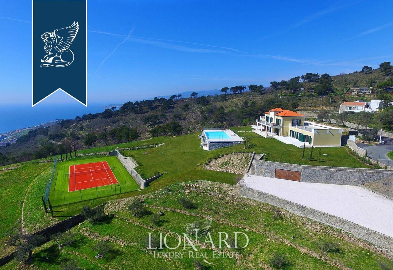 Villa en Imperia, Italia, 800 m² - imagen 1