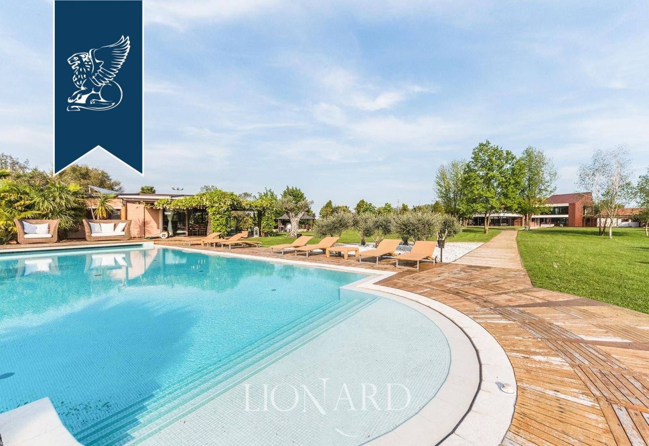 Villa en Venecia, Italia, 1 150 m² - imagen 1