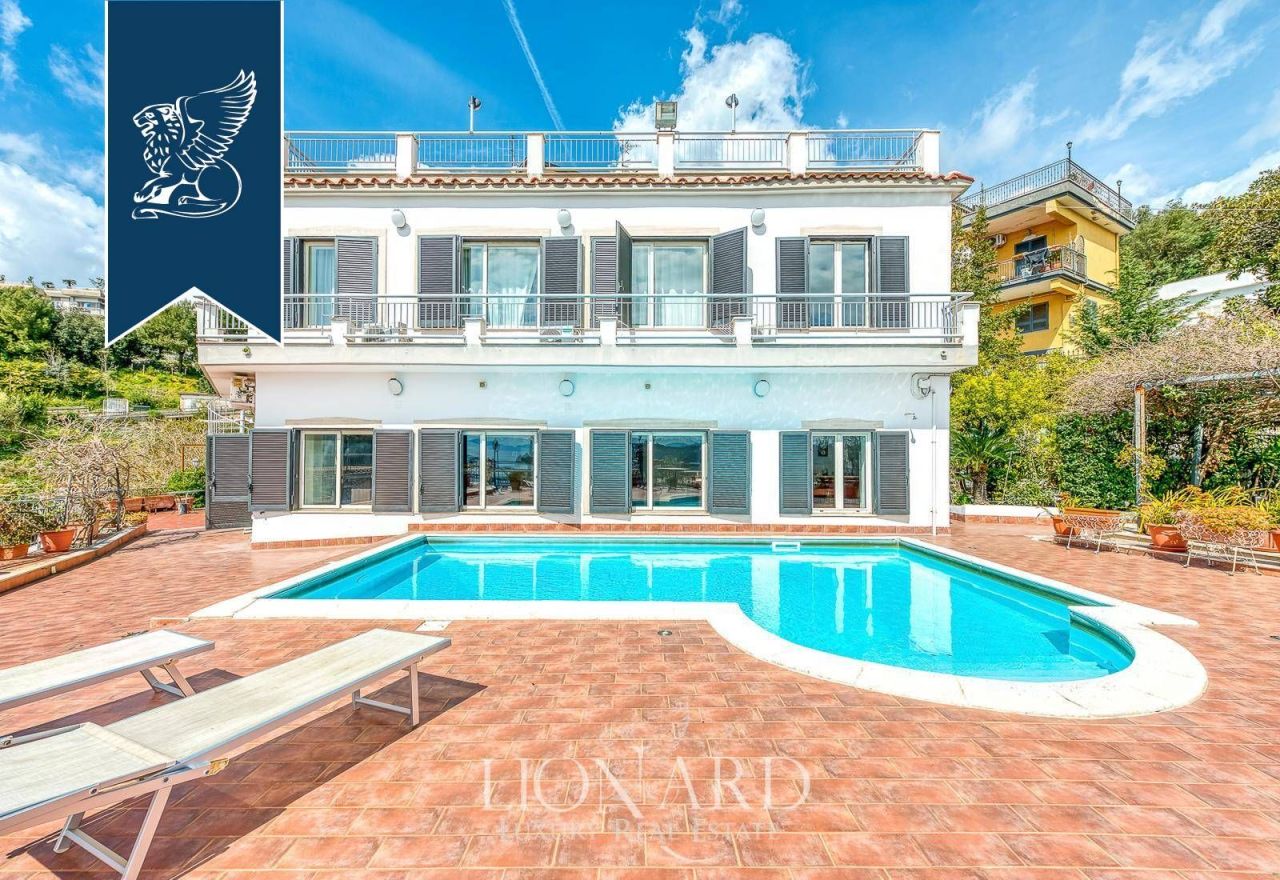 Villa in Neapel, Italien, 350 m² - Foto 1