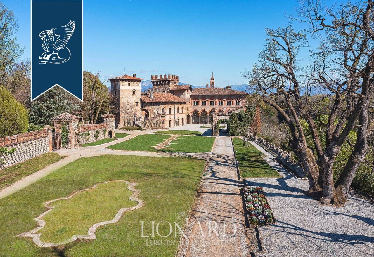 Castillo en Bérgamo, Italia, 2 200 m² - imagen 1