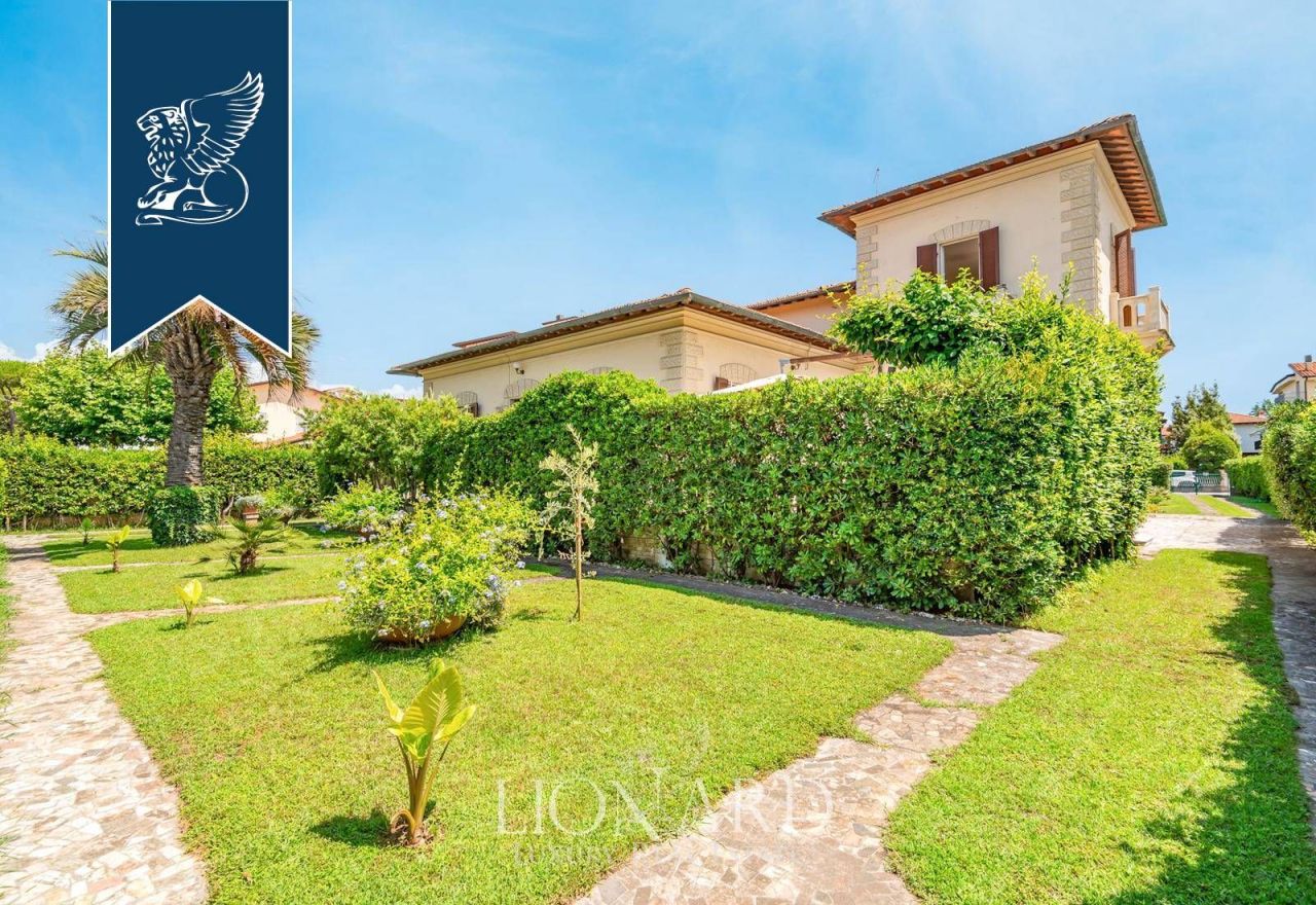 Villa in Pietrasanta, Italy, 380 m² - picture 1