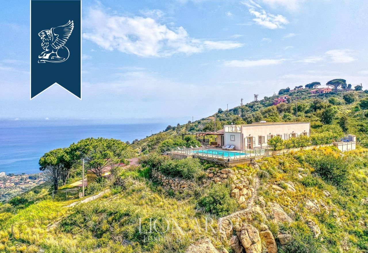 Villa à Cefalù, Italie, 220 m² - image 1