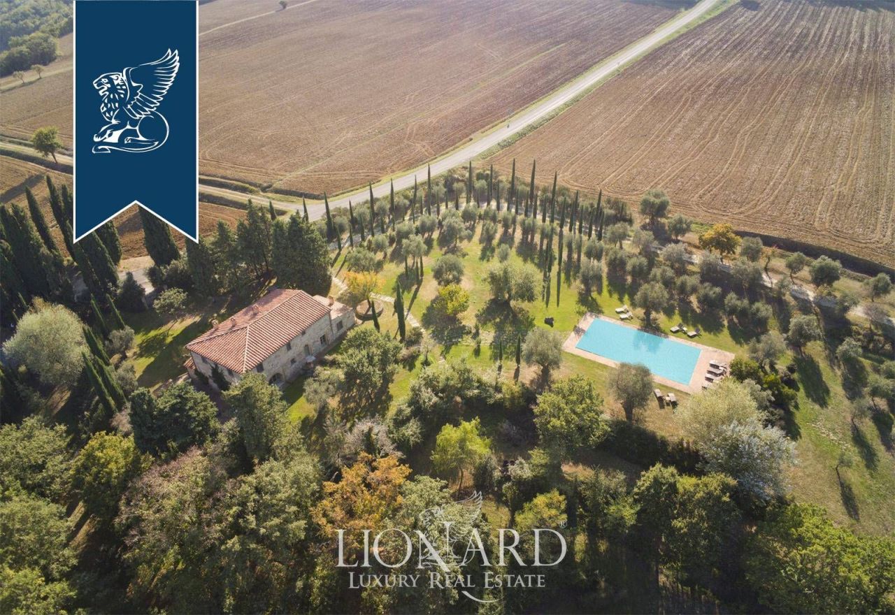 Villa en Sarteano, Italia, 560 m² - imagen 1