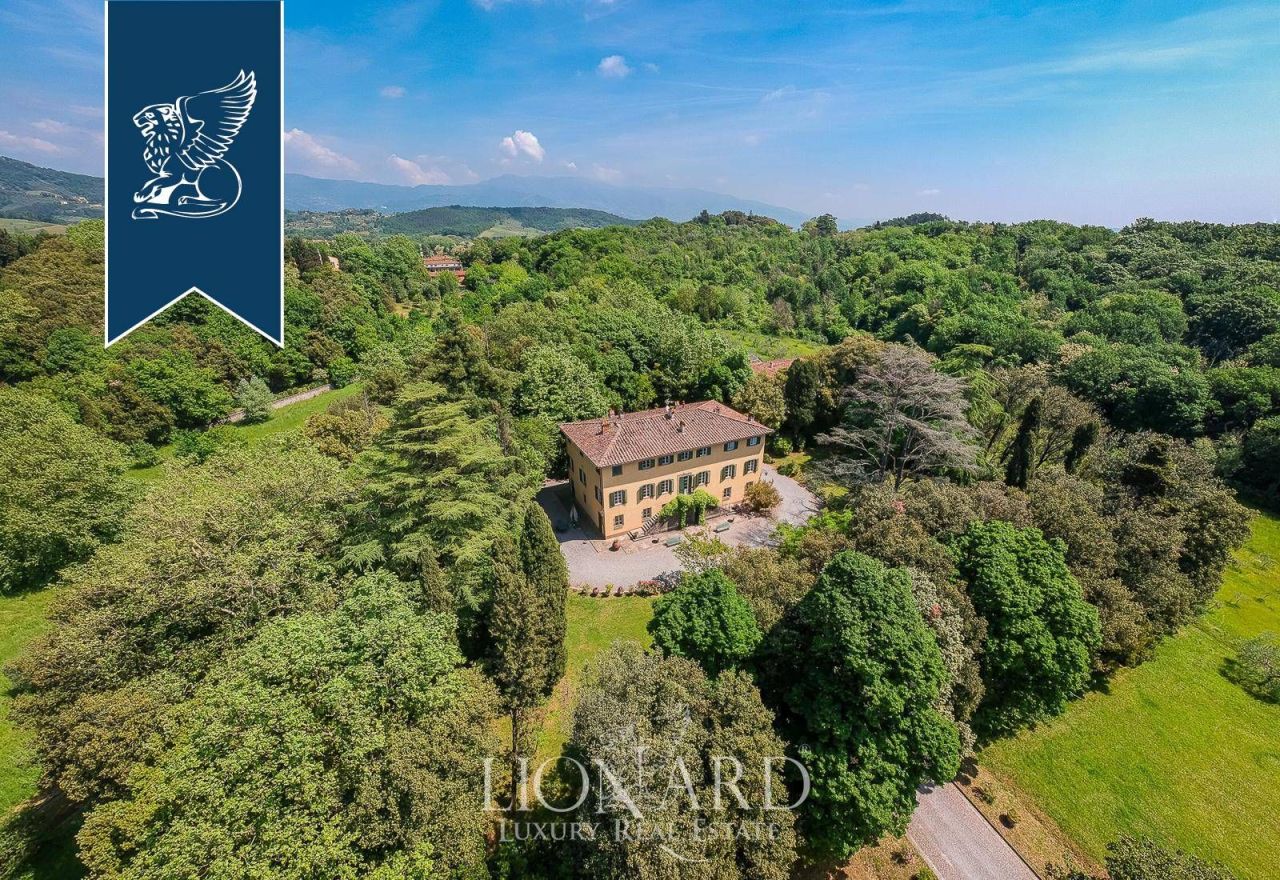 Villa in Lucca, Italien, 1 500 m² - Foto 1