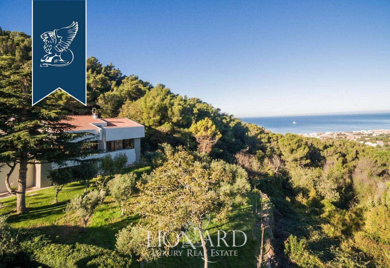 Villa in Livorno, Italien, 500 m² - Foto 1