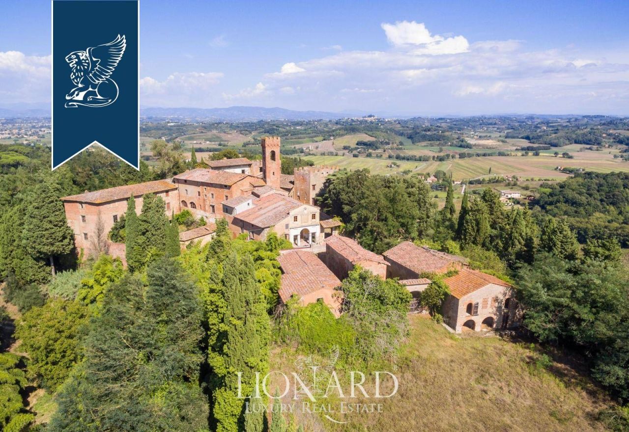 Château à Florence, Italie, 9 000 m² - image 1